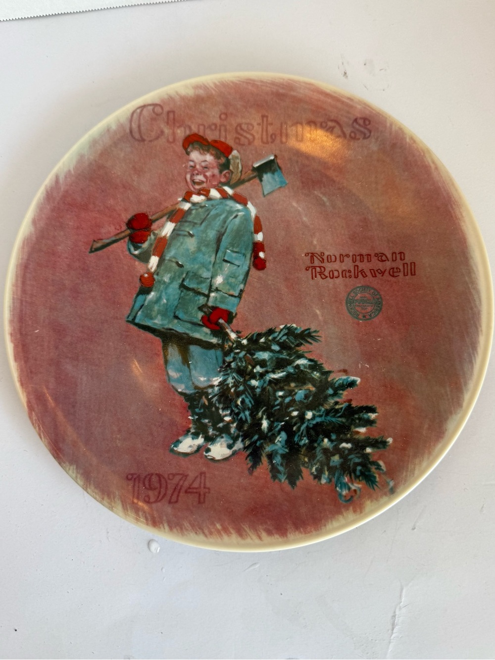 Norman Rockwell Style Vintage-Design Holiday Decorative Plate 1974 co- Red/Green